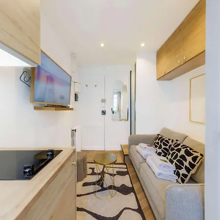 2p On The Rooftops Of Apartament Paryż