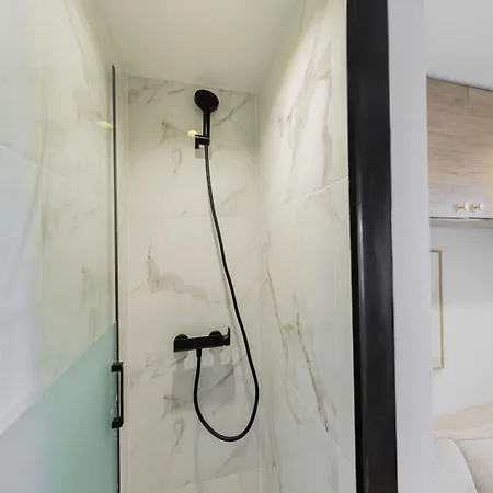 2p On The Rooftops Of Lejlighed Paris